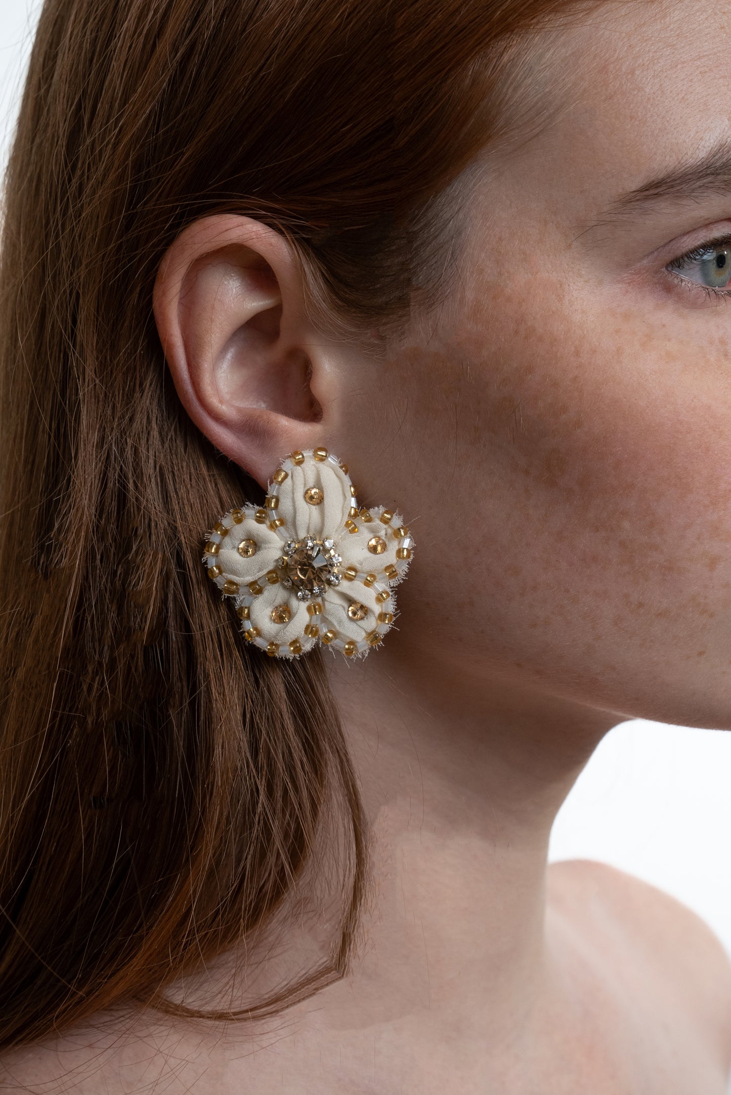FLOWER-SHAPED EARRINGS