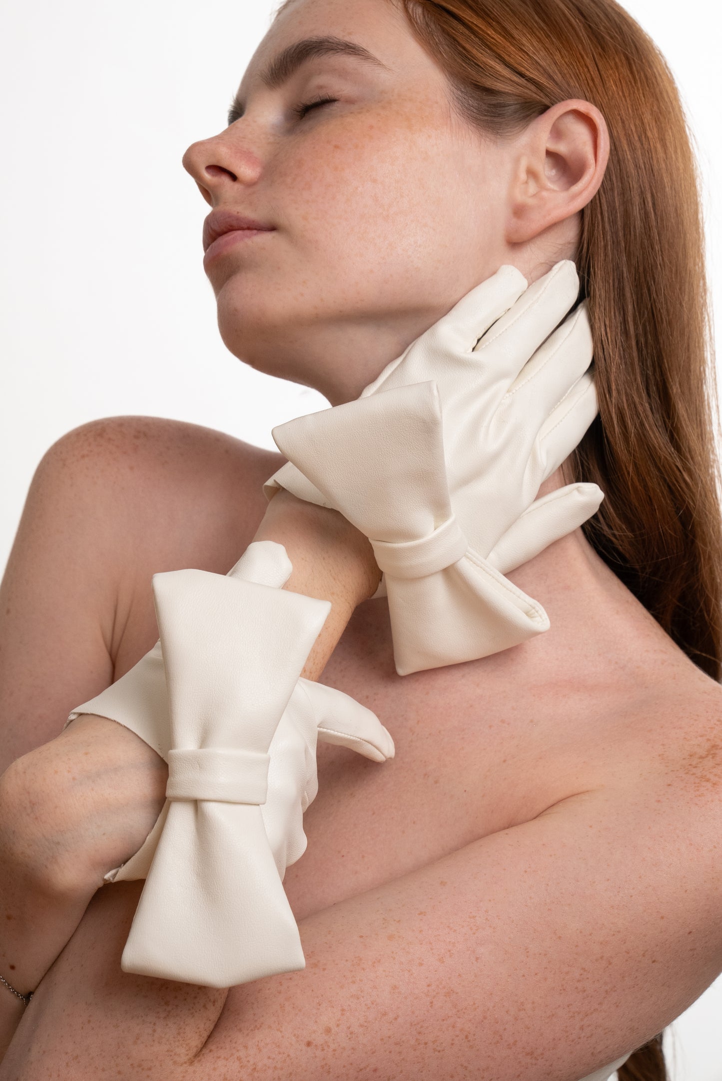 SATIN BOW GLOVES
