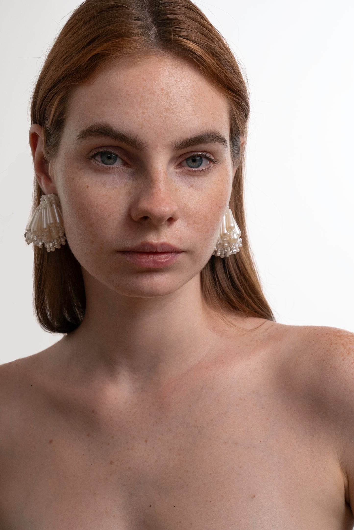 DANGLING MULTI-PEARL EARRINGS
