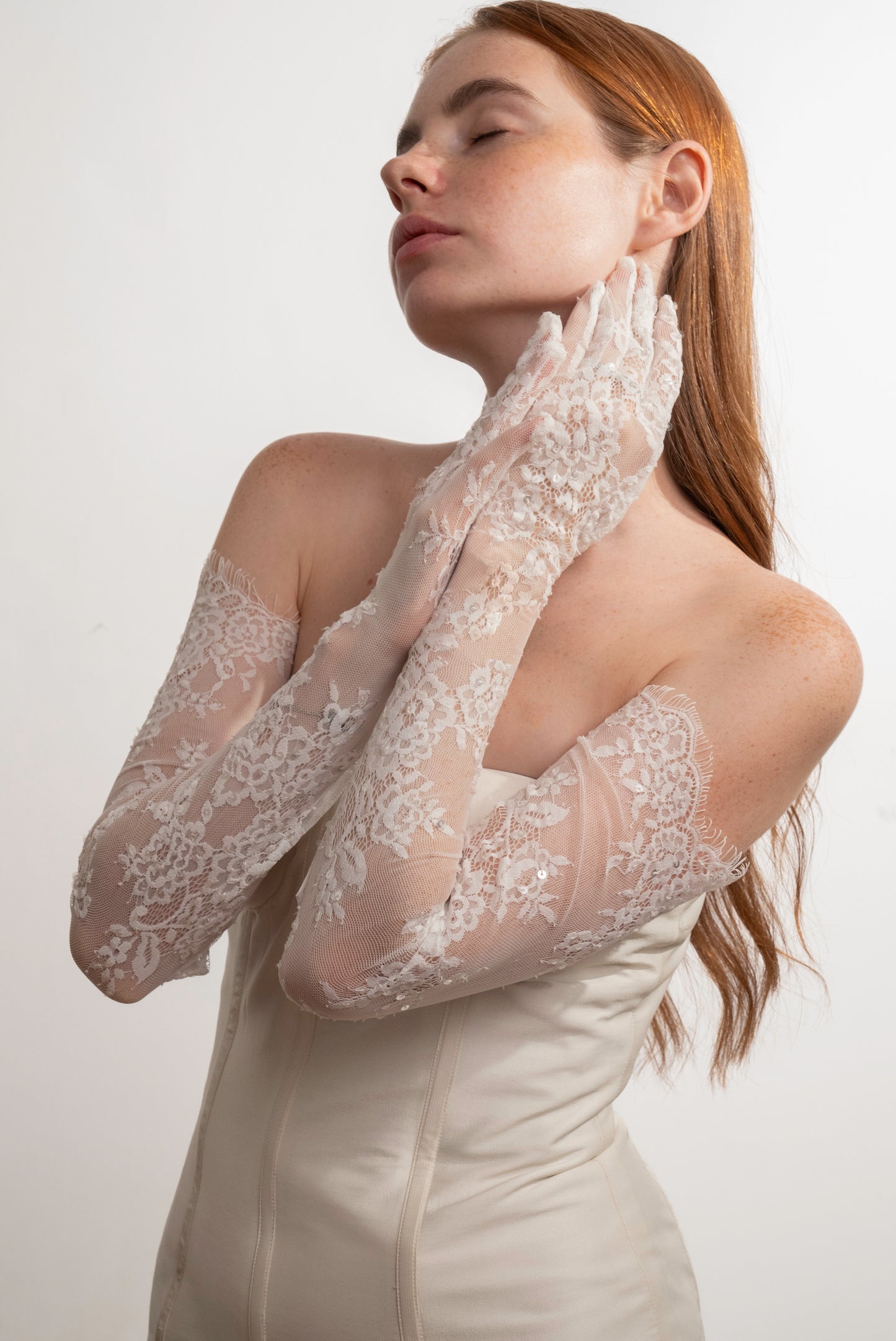 FLORAL LACE GLOVES