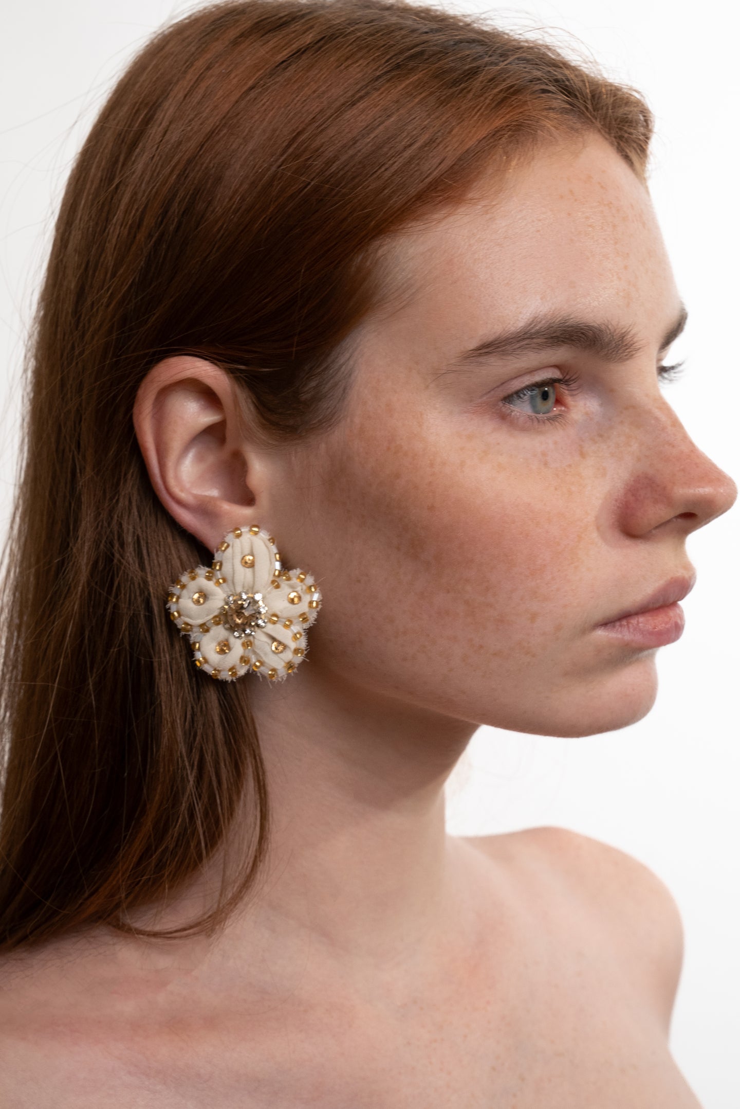 FLOWER-SHAPED EARRINGS