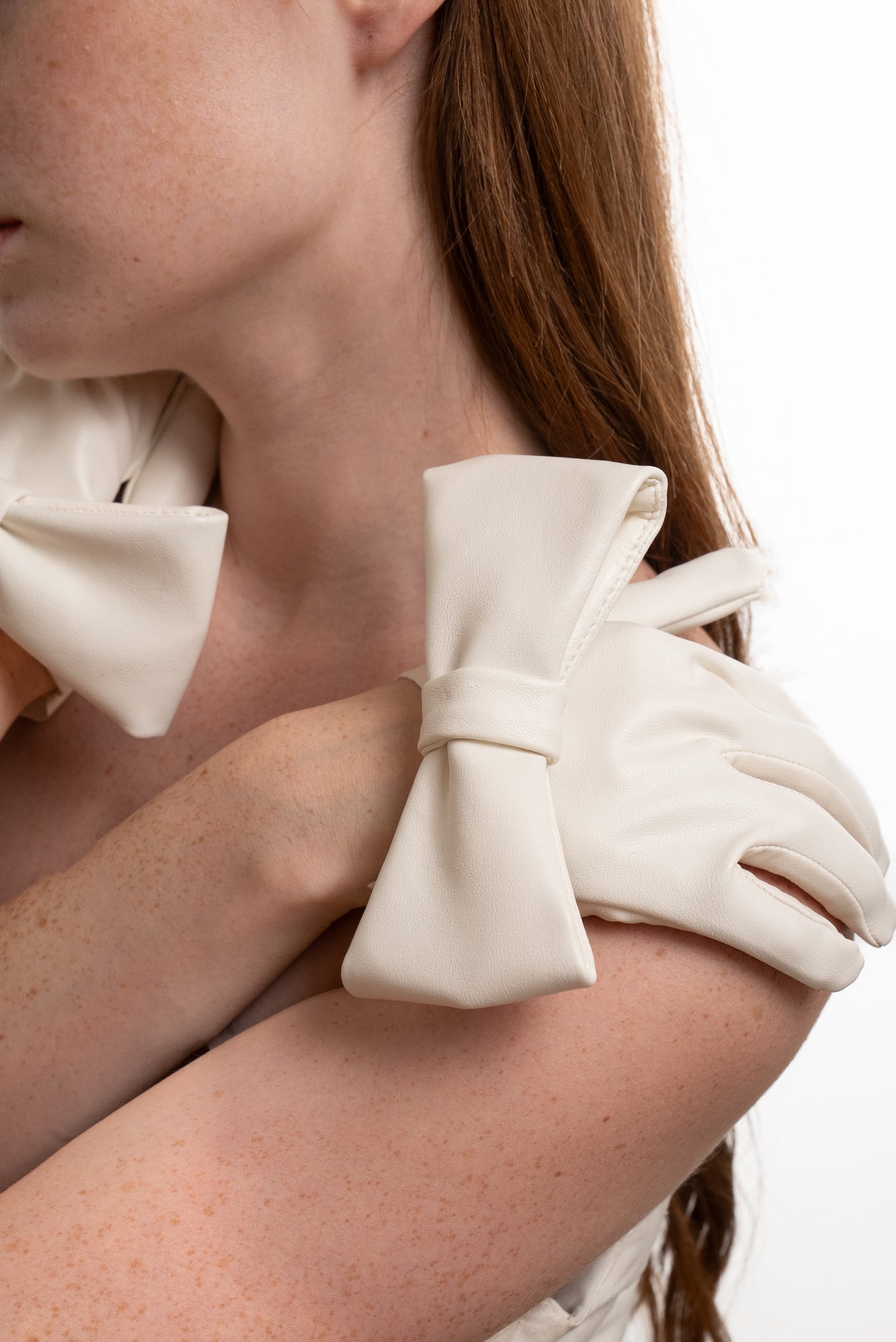 SATIN BOW GLOVES